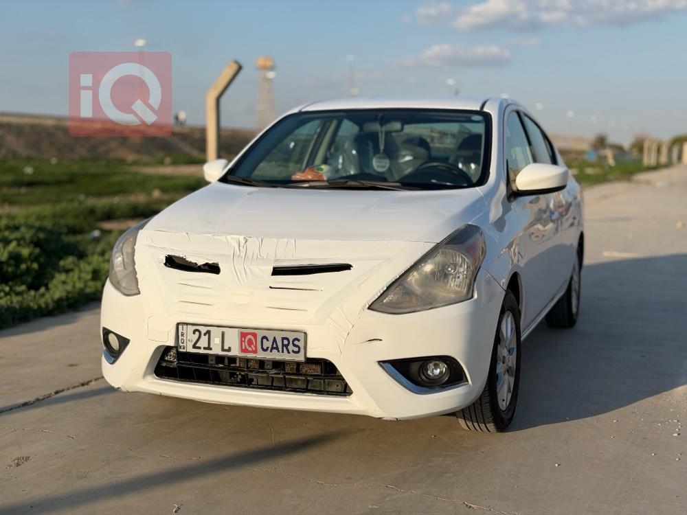 نيسان فيرسا